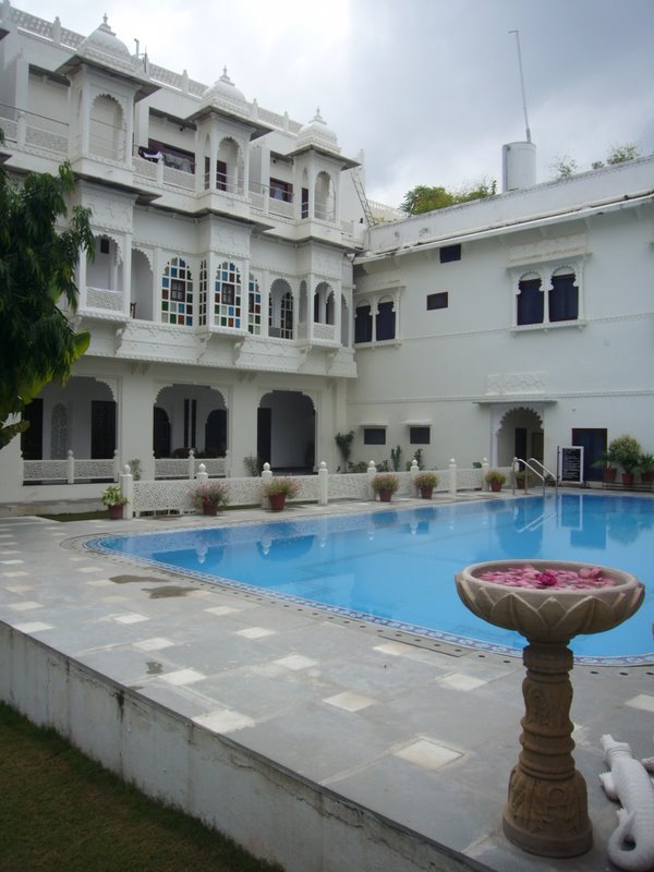 Mahendra Prakesh Hotel
